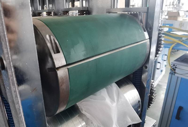 Non-woven shoe cover machine